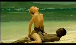 তৰুণ সাদা স্বর্ণকেশী ...