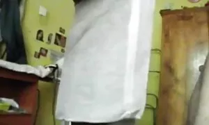 আফ্ৰিকান মহিলাৰ সৈতে ...
