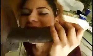লেটিনা 'মিল্ফ' sucks ...