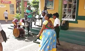তাৰ মাজতে ঘাত ডাঙৰ গ ...